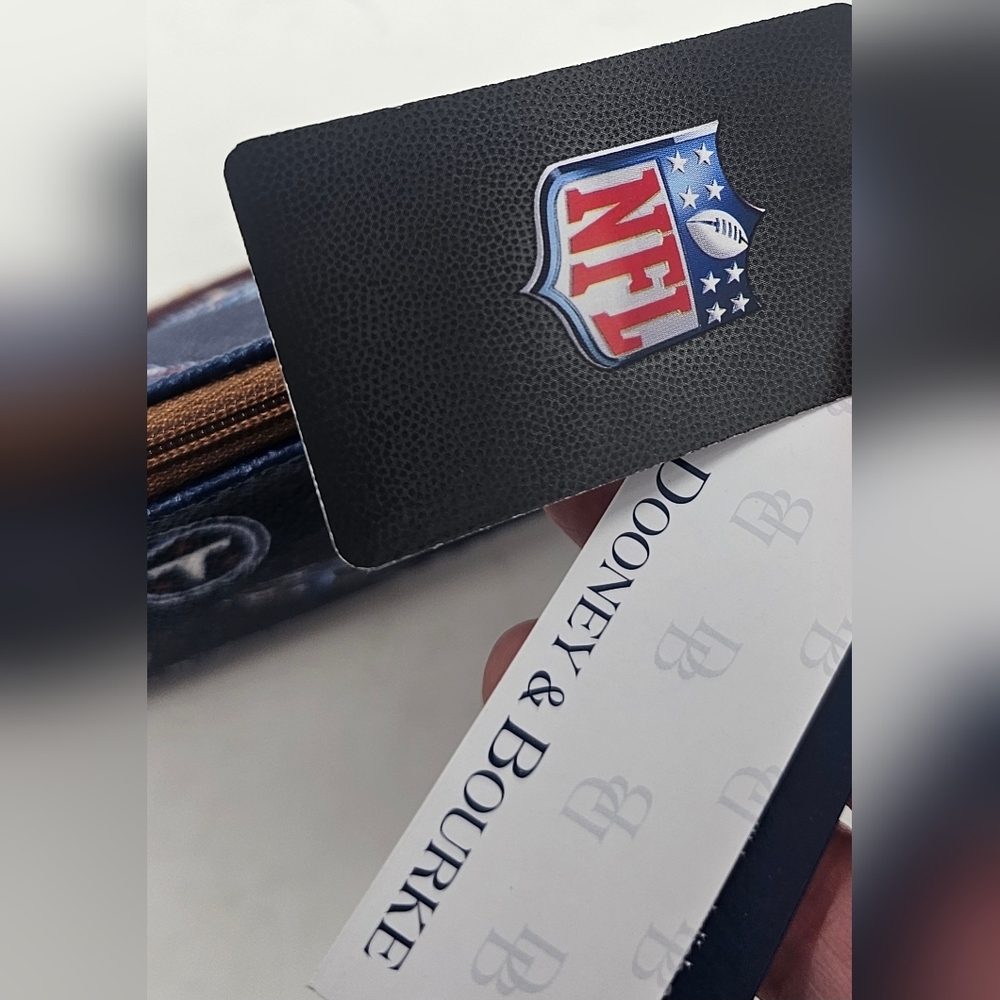 Dooney & Bourke Tennessee Titans Cosmetic Bag Zippered Pouch 6.5 X 4 X 2 NWT - Picture 6 of 11